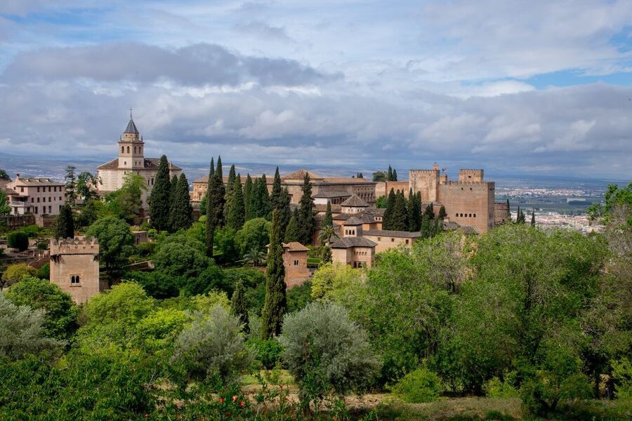 Alhambra's Gardens: Generalife, Partal, Alcazaba, & Carlos V - Guide quality and the family question