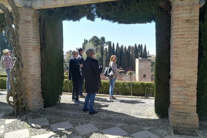 Alhambra Skip-the-line Private Tour including Nasrid Palaces - Meeting at the Alhambra entrance