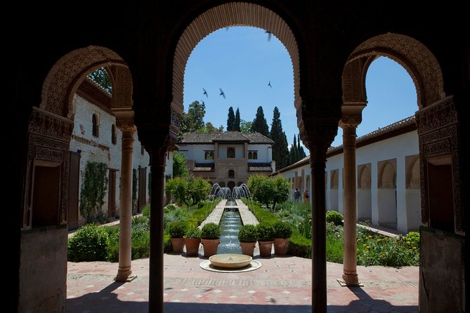 Alhambra: Small Group Tour with Local Guide & Admission - Alcazaba fortress and views over Granada