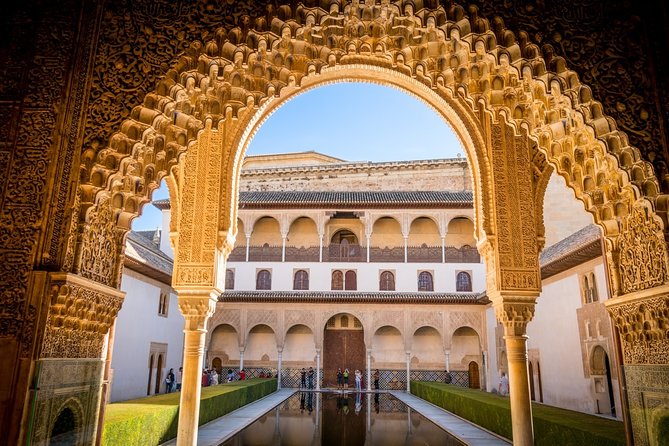 Alhambra: Small Group Tour with Local Guide & Admission - What to bring and how to prepare