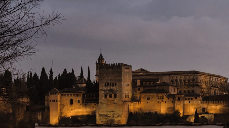 Alhambra: Tour Leyendas de la Alhambra - Passing through the Justice Gate