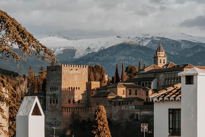 Alhambra with Nazaries Palaces Private Tour - Why a private guide matters inside the Alhambra