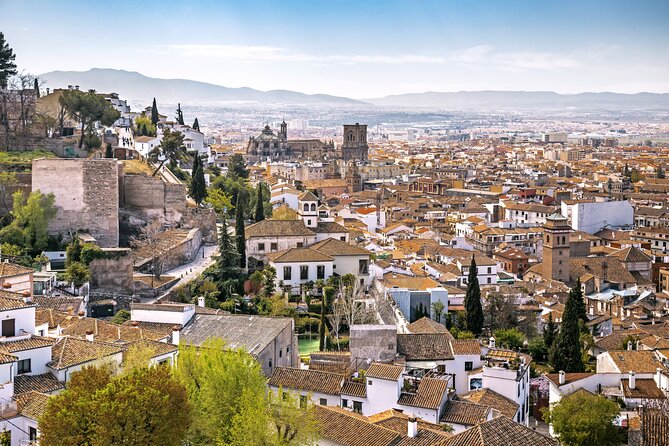 Alhambra with Nazaries Palaces Private Tour - Meeting point and practical planning