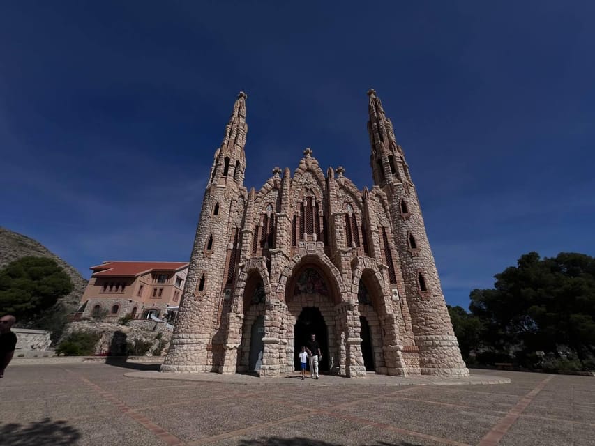 Alicante:Beatiful Castle of Mola+tasting of local wine - The church gives the castle visit extra character