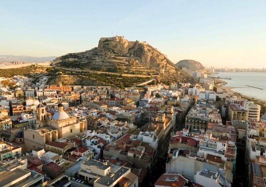 Alicante: Bullring and Castle Guided Tour with Taxi Transfer - Key points to know before booking