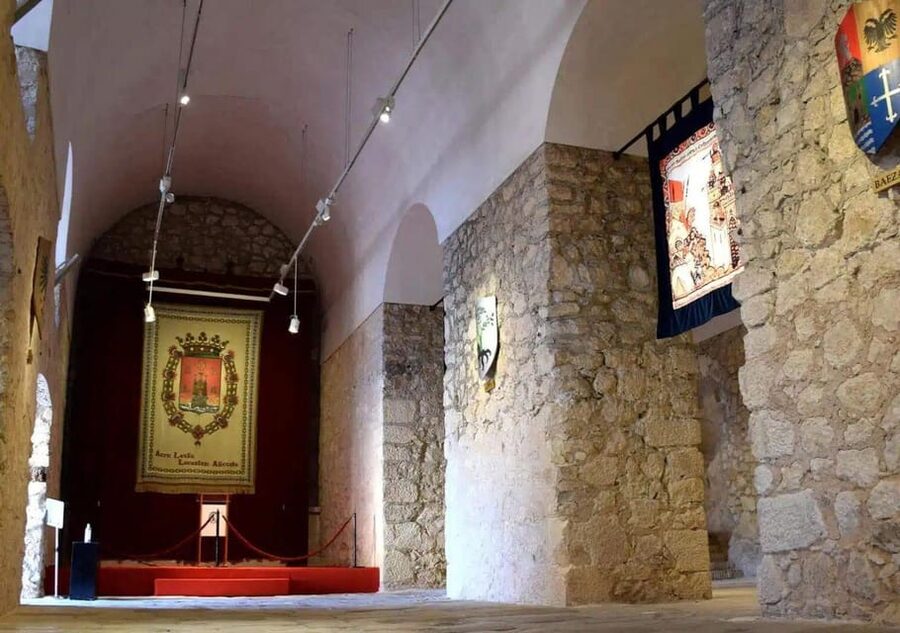 Alicante: Bullring and Castle Guided Tour with Taxi Transfer - What the private format adds