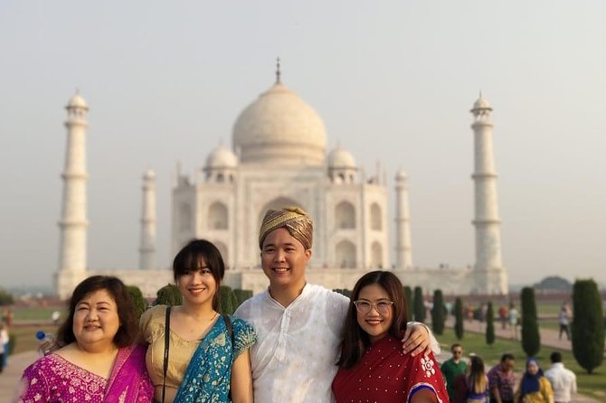 All Inclusive Taj Mahal Tour from Delhi With 5 Star Lunch - The three-hour return to Delhi