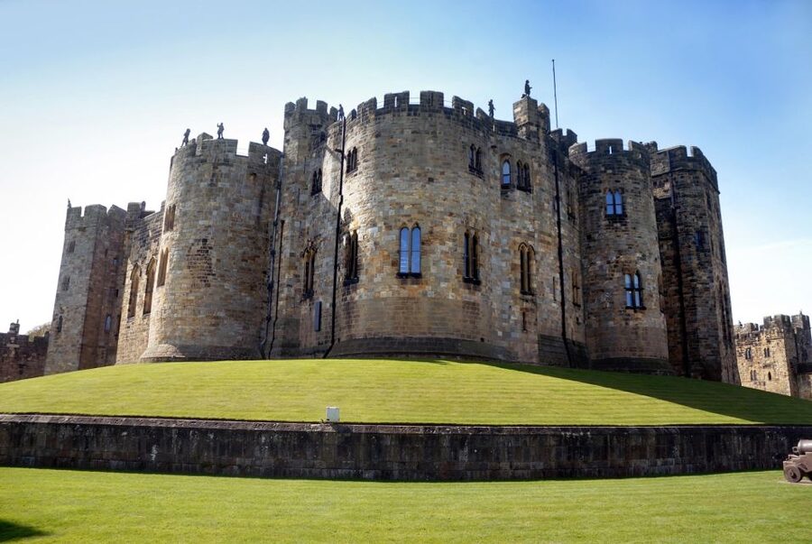 Alnwick Castle and Scottish Borders Tour from Edinburgh - Who should take this tour