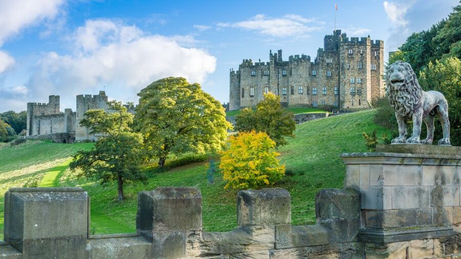 Alnwick Castle, Northumberland & Scottish Borders 1-Day Tour - Starting at the Burns Monument in Edinburgh