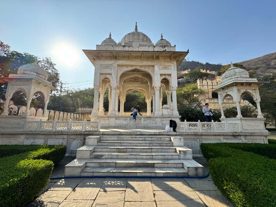 Amber Fort & Jaipur City Tour- Half or Full Day (with Guide) - Royal Gaitor gives the day a quieter pause