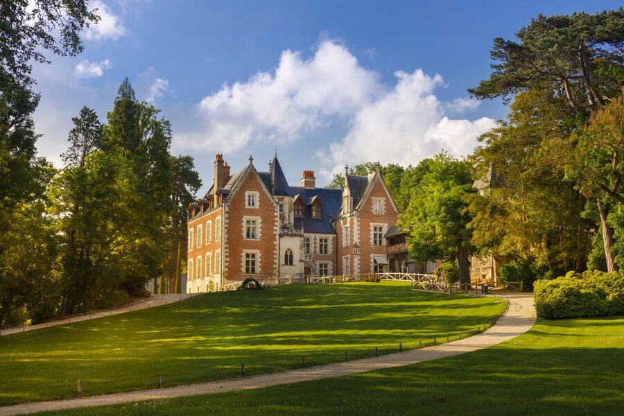 Amboise: Clos Lucé Castle, Da Vinci Park and Museum Ticket - Getting there and handling the walk