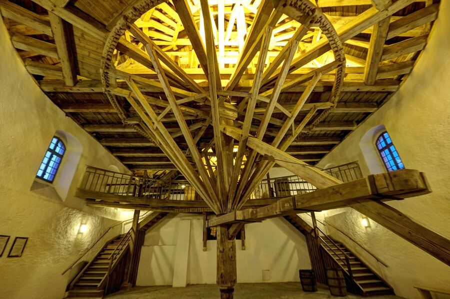 Augustusburg Castle: Guided tour - The well house explains how a high castle got its water