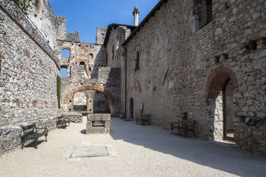 Avio: Avio Castle Entry Ticket - The Room of Love and its playful medieval scenes