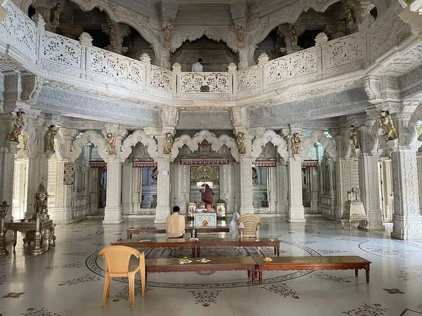 Bangalore: Palace, Temples, Fort & Markets Walking Tour - What the $32 Price Gets You