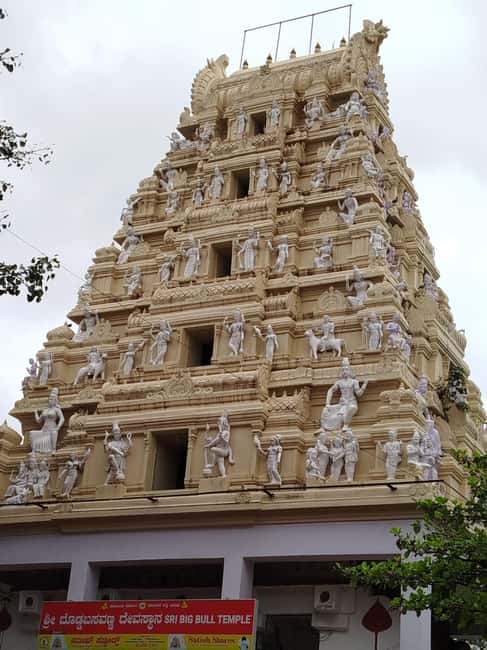 Bangalore Walking Tour KR Flower Market,Fort,Tippu palace - The 20-minute walk to Bangalore Fort