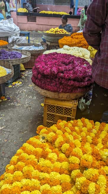 Bangalore Walking Tour KR Flower Market,Fort,Tippu palace - What to expect inside KR Market