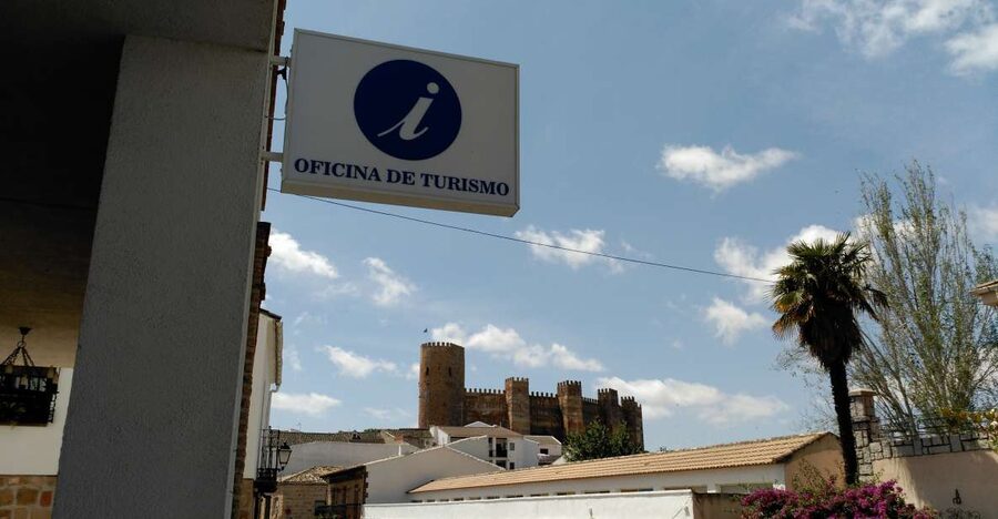 Baños de la Encina: Bury al-Hamma Castle Guided Tour - Starting at Puerta del Castillo