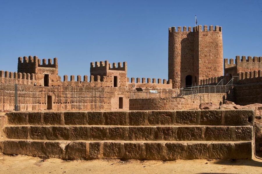 Baños de la Encina: Bury al-Hamma Castle Guided Tour - A Spanish tour with a personal touch