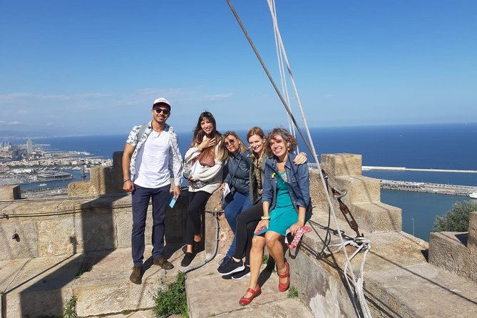 Barcelona Best Views: Old Town and Montjuic Castle Private Tour - Starting at Palau Moja and walking into Barcelona’s center