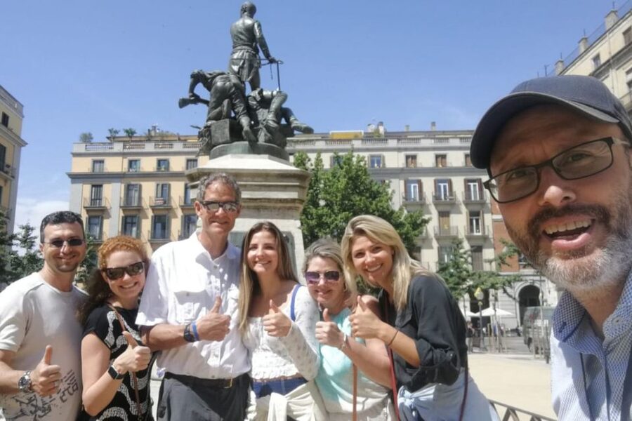 Barcelona Cable Car Sky Views, Magic Fountain & Castle Visit - Seasonal timing and practical preparation