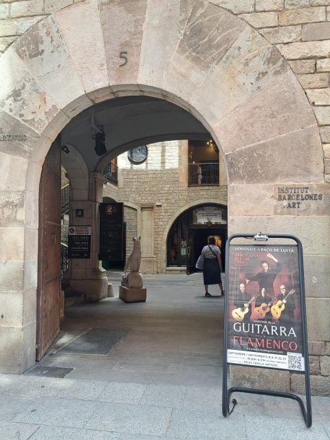 Barcelona: Guitar Trio & Flamenco Dance @Pignatelli Castle - Entering Pignatelli Castle in the Gothic Quarter