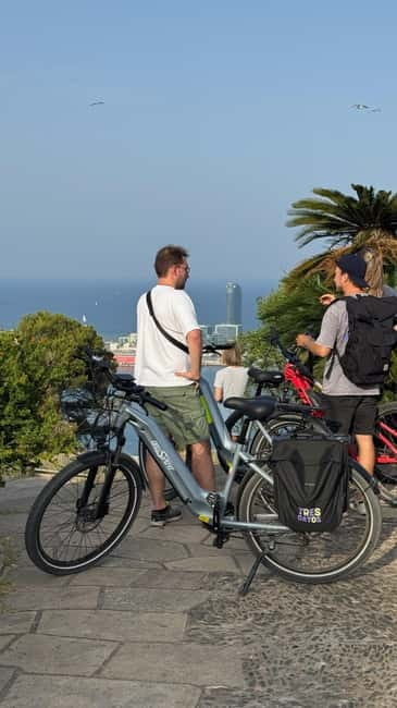 Barcelona: Montjuïc e-bike Adventure with Views and Castle - A panoramic terrace stop with your own choice of refreshment