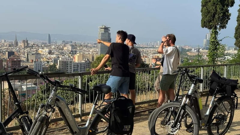 Barcelona: Montjuïc e-bike Adventure with Views and Castle - Meeting in the Gothic Quarter and rolling toward the sea