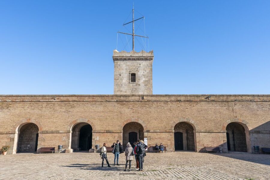 Barcelona: Walking tour with Montjuic Castle & Cable Car - From the Funicular to Montjuïc