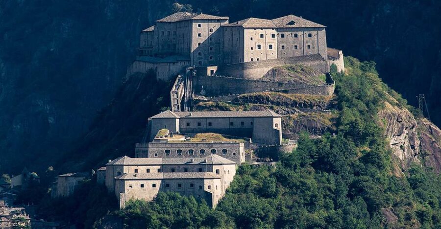 Bard: Fortress Exhibitions and Museums Entrance - Starting in Bard and reaching the upper fortress