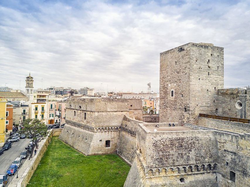 Bari: Norman-Swabian Castle Guided Tour - What the guide adds to the visit