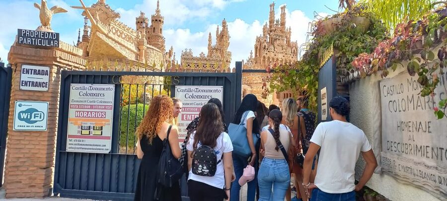 Benalmadena: Colomares Castle Tour with Entry Ticket - The 40-minute route through the monument