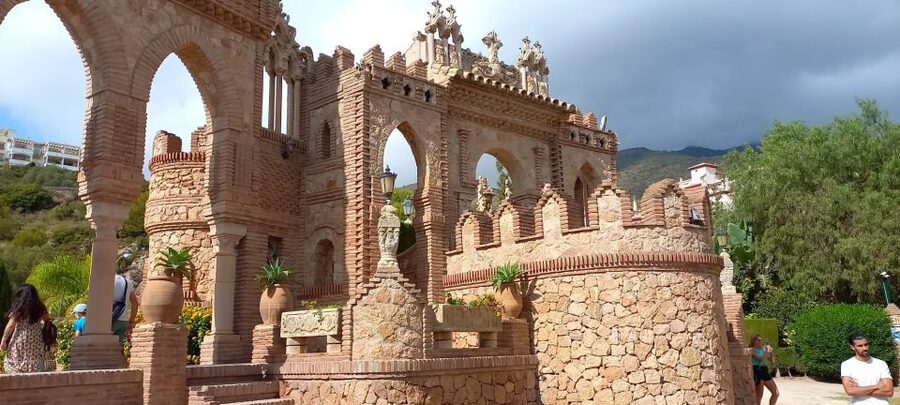 Benalmadena: Colomares Castle Tour with Entry Ticket - Columbus, sailors, and the meaning in the stone