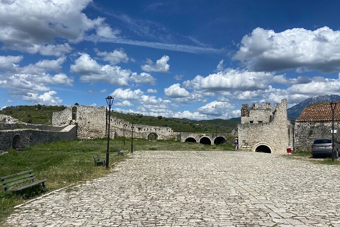 Berat city UNESCO tour, the Castle & Belshi lake- From Tirana - Berat Castle rewards the uphill walk