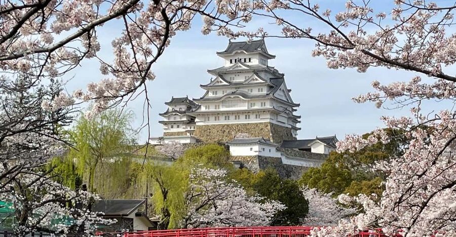 Best of Himeji Castle: 3hr Tour with Licensed Guide - What makes Gerard’s style work