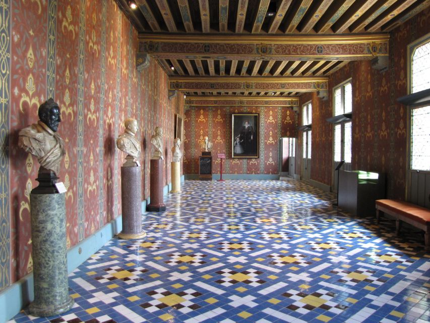 Blois: Private Tour of Blois Castle with Entry Tickets - Why Blois Castle makes a strong two-hour visit