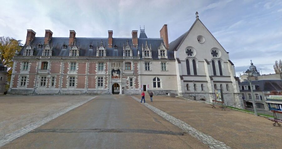 Blois: Private Tour of Blois Castle with Entry Tickets - The four architectural styles of Blois Castle
