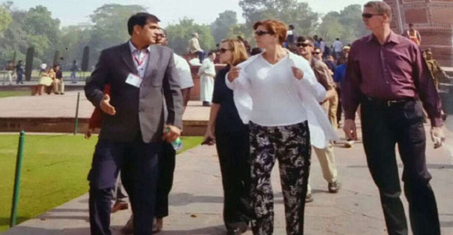 Book Govt. Approved Tour Guide For Taj Mahal & Fort - Who will get the most from this visit