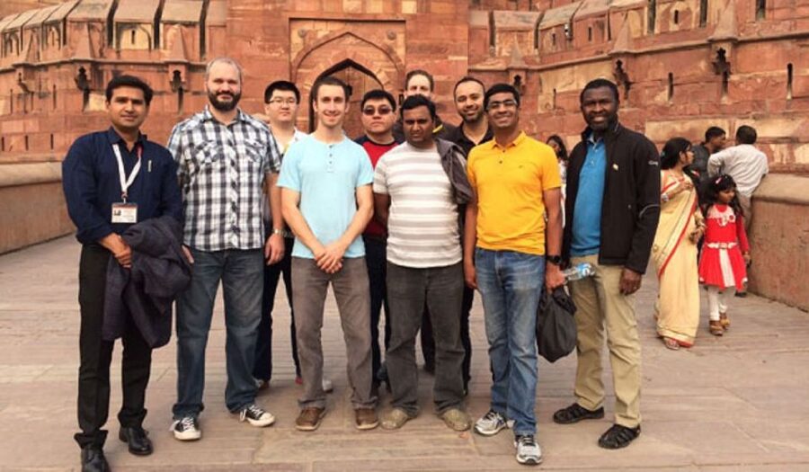 Book Govt. Approved Tour Guide For Taj Mahal & Fort - Should you book it?