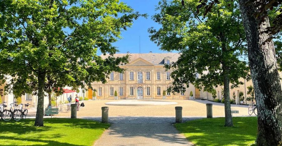 Bordeaux: Médoc & St-Emilion Wine 3 châteaux with lunch - The drive to Saint-Émilion