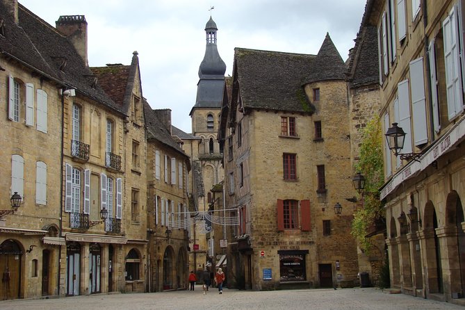 Bordeaux to Dordogne - Private Tour: Fortified Castles and Medieval Villages - Domme: a hilltop pause with wide views