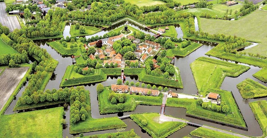 Bourtange: Fortress Museum Entry Ticket - Walking the ramparts and historic buildings
