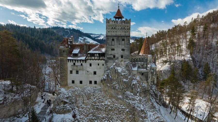 Brasov: Bear Sanctuary, Dracula Castle, and Râşnov Fortress - FAQ