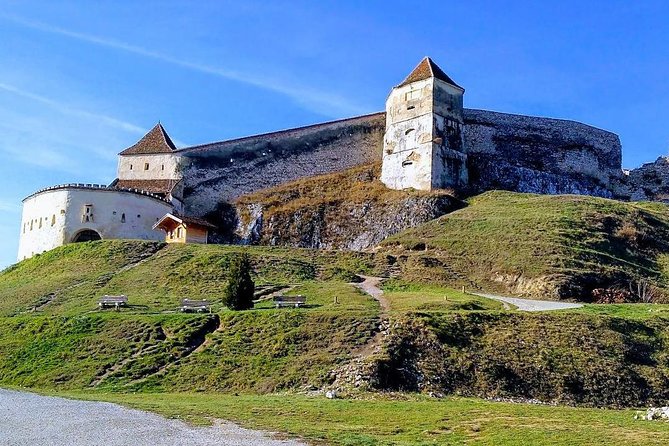 Brasov: Bears Sanctuary, Rasnov Fortress, Bran Castle GUIDED Tour - A small vehicle and a small group