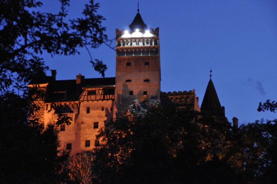 Brasov: Peles Castle, Bran Castle & Rasnov Fortress Day Tour - Sinaia Monastery adds a quieter pause
