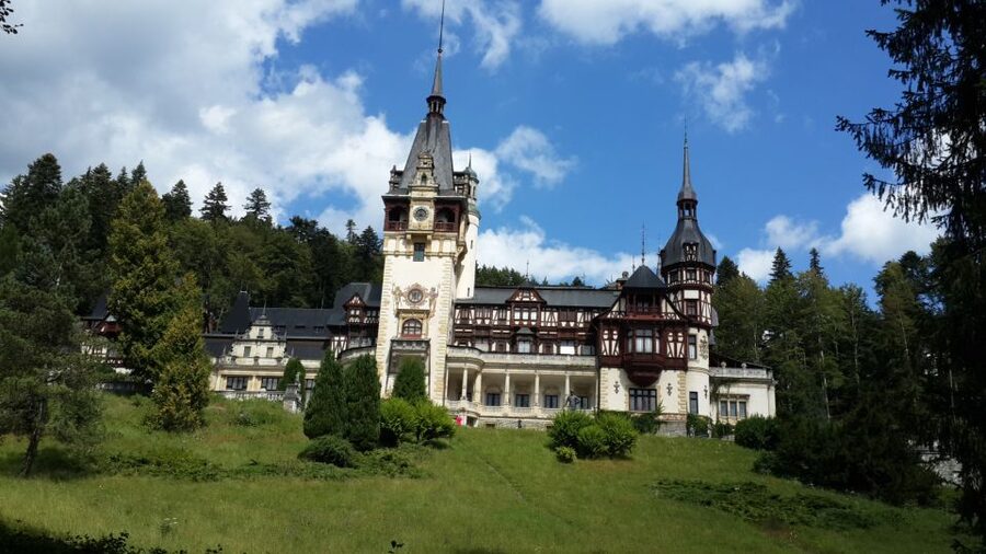 Brasov: Peles Castle, Bran Castle & Rasnov Fortress Day Tour - Bran Castle: legends, rooms, and a dose of Dracula