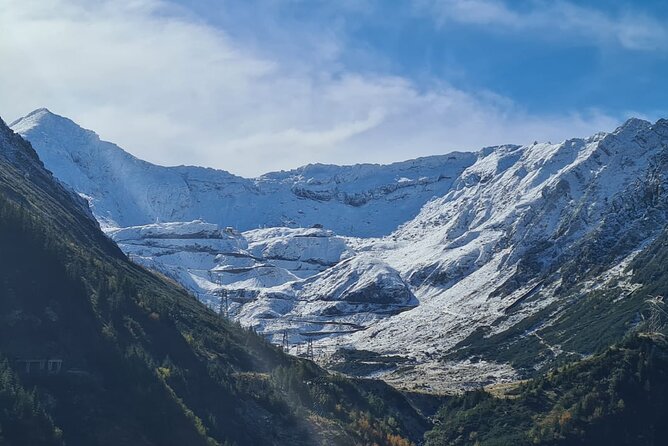 Brasov Private Tour: Transfagarasan road & Poienari Fortress - The Fagaras Mountains provide the big views