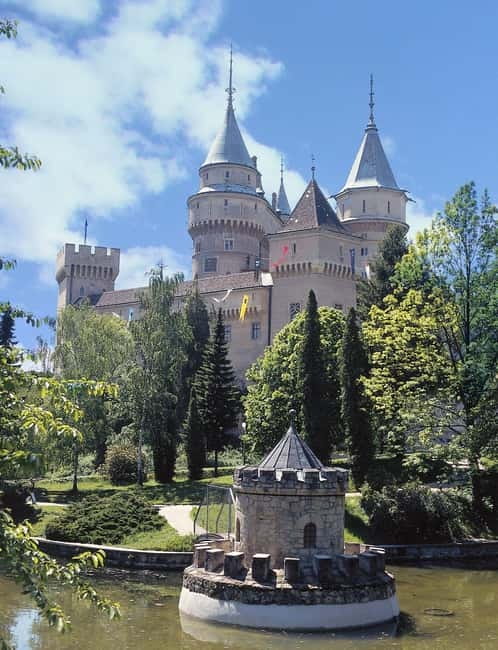 Bratislava (DayTrip): Bojnice Castle, Čičmany, Aphrodite Spa - Why this day trip covers more than one Slovakia
