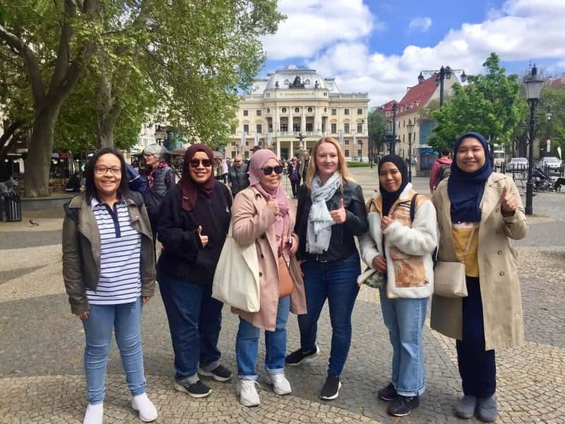 Bratislava: Guided Walking Tour with Castle Entry Ticket - Who should book this Bratislava walking tour?