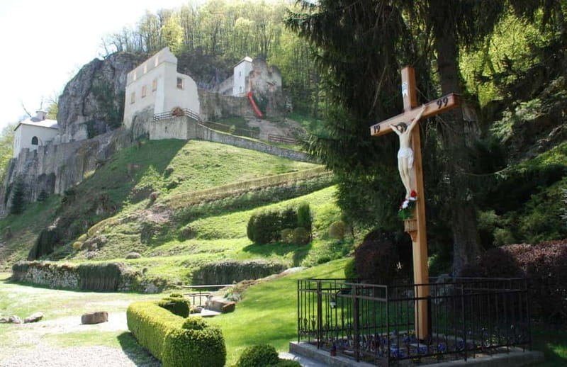 Bratislava/Slovakia: Trencin Castle, Piestany Spa, Monastery - Lunch Above Beckov Castle