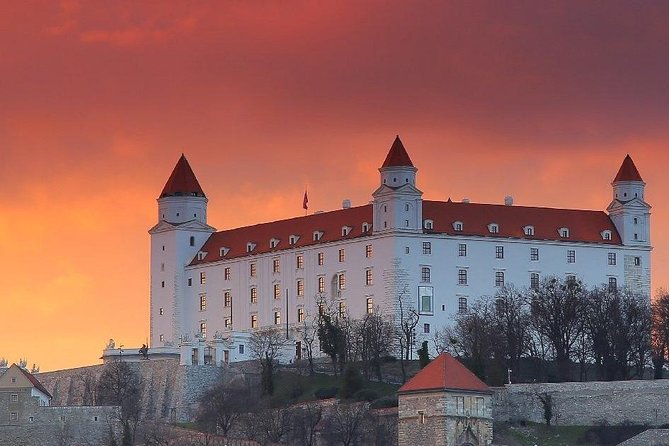 Bratislava walk tour with bonuses and castle 3€ + Tip, kids free - Starting at Bratislava Castle